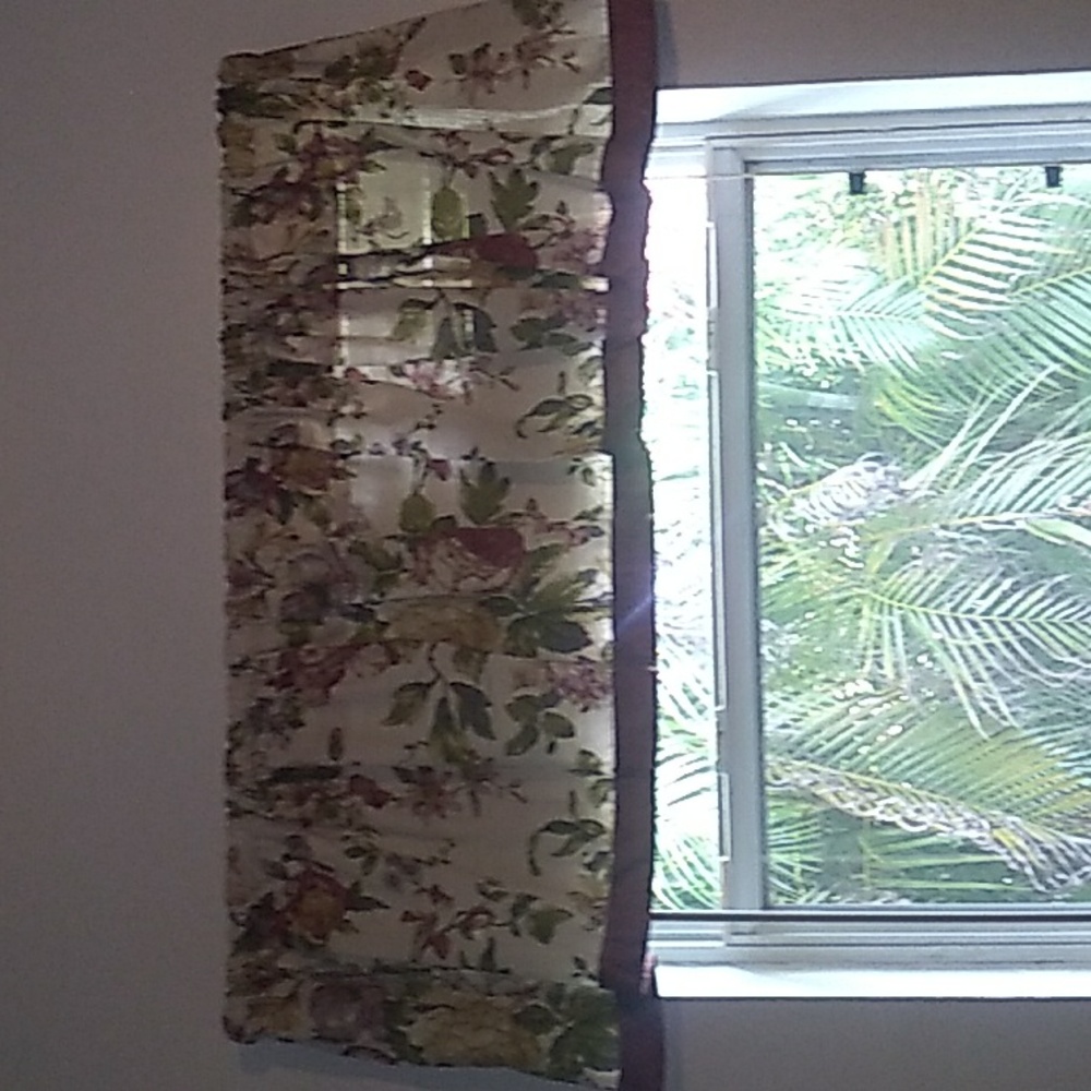 Set of 2 Floral Print Valances - Picture 6 of 6